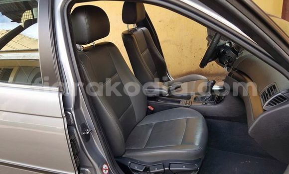 Hividy BMW 3–Series Silver Car in Antananarivo in Analamanga Hividy BMW 3–Series Silver Car in Antananarivo in Analamanga