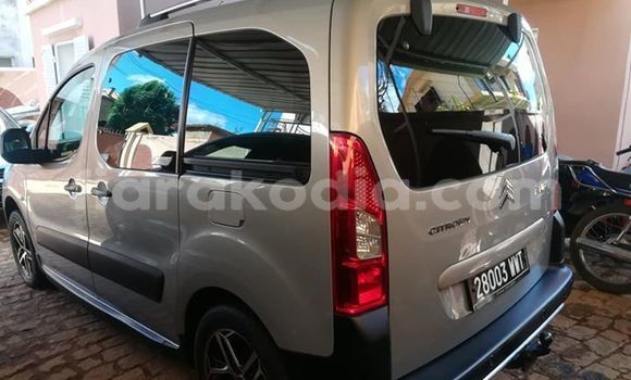 Hividy Citroen Berlingo Silver Car in Antananarivo in Analamanga Hividy Citroen Berlingo Silver Car in Antananarivo in Analamanga