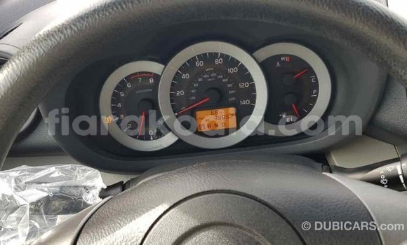 Acheter Import Utilitaire Toyota HiAce Vert à Import - Dubai, Diana Acheter Import Utilitaire Toyota HiAce Vert à Import - Dubai, Diana