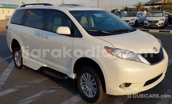 Acheter Import Voiture Toyota Sienna Blanc à Import - Dubai, Diana Acheter Import Voiture Toyota Sienna Blanc à Import - Dubai, Diana