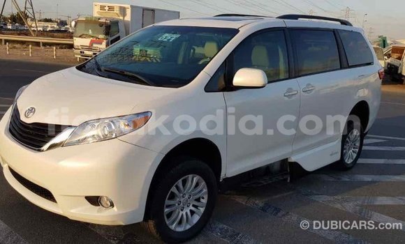 Acheter Import Voiture Toyota Sienna Blanc à Import - Dubai, Diana Acheter Import Voiture Toyota Sienna Blanc à Import - Dubai, Diana