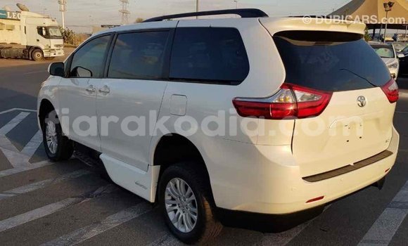 Acheter Import Voiture Toyota Sienna Blanc à Import - Dubai, Diana Acheter Import Voiture Toyota Sienna Blanc à Import - Dubai, Diana