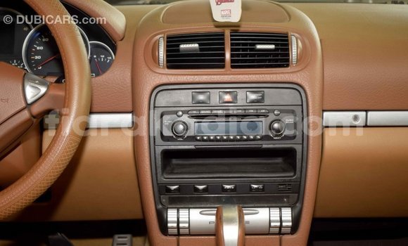 Acheter Import Voiture Porsche Cayenne Vert à Import - Dubai, Diana Acheter Import Voiture Porsche Cayenne Vert à Import - Dubai, Diana