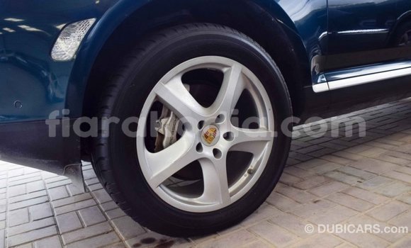 Acheter Import Voiture Porsche Cayenne Vert à Import - Dubai, Diana