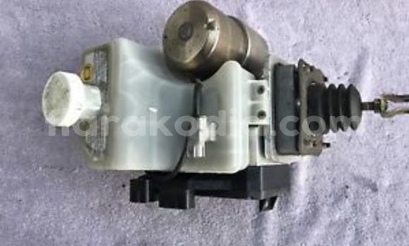 Acheter Pour MITSUBISHI-Pajero 3 à Antananarivo, Analamanga Acheter Pour MITSUBISHI-Pajero 3 à Antananarivo, Analamanga