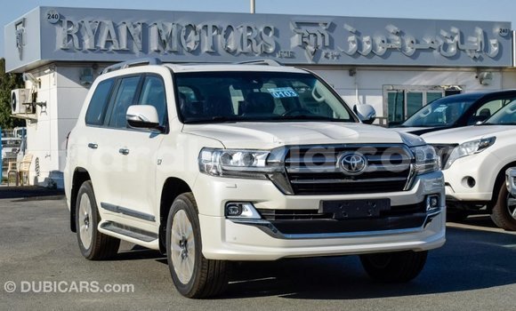 Hividy Toyota Land Cruiser fotsy Car in Import - Dubai in Diana Hividy Toyota Land Cruiser fotsy Car in Import - Dubai in Diana