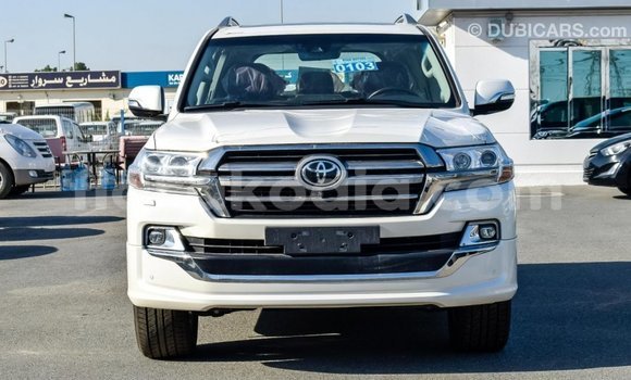 Hividy Toyota Land Cruiser fotsy Car in Import - Dubai in Diana Hividy Toyota Land Cruiser fotsy Car in Import - Dubai in Diana