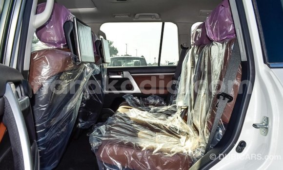 Hividy Toyota Land Cruiser fotsy Car in Import - Dubai in Diana Hividy Toyota Land Cruiser fotsy Car in Import - Dubai in Diana