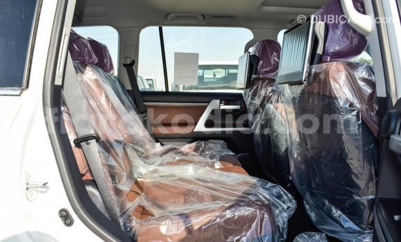 Hividy Toyota Land Cruiser fotsy Car in Import - Dubai in Diana Hividy Toyota Land Cruiser fotsy Car in Import - Dubai in Diana