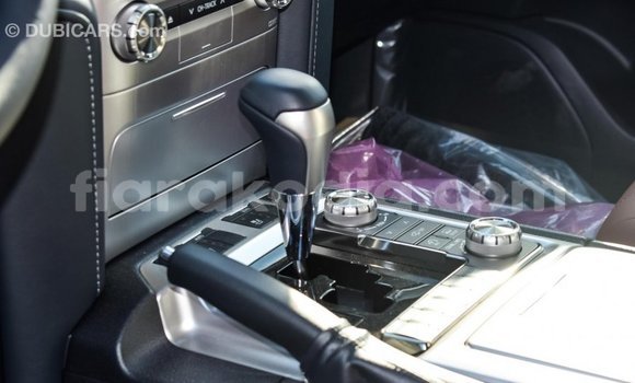 Hividy Toyota Land Cruiser fotsy Car in Import - Dubai in Diana Hividy Toyota Land Cruiser fotsy Car in Import - Dubai in Diana