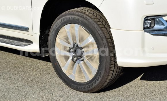 Hividy Toyota Land Cruiser fotsy Car in Import - Dubai in Diana Hividy Toyota Land Cruiser fotsy Car in Import - Dubai in Diana