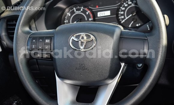 Hividy Toyota Hilux fotsy Car in Import - Dubai in Diana Hividy Toyota Hilux fotsy Car in Import - Dubai in Diana
