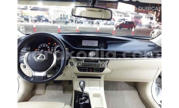 Acheter Import Voiture Lexus ES Blanc à Import - Dubai, Diana Acheter Import Voiture Lexus ES Blanc à Import - Dubai, Diana