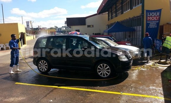 Hividy Volkswagen Touran Black Car in Antananarivo in Analamanga Hividy Volkswagen Touran Black Car in Antananarivo in Analamanga