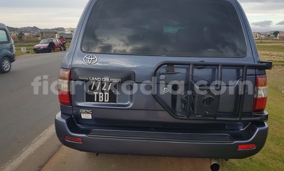 Hividy Toyota Land Cruiser Blue Car in Antananarivo in Analamanga Hividy Toyota Land Cruiser Blue Car in Antananarivo in Analamanga