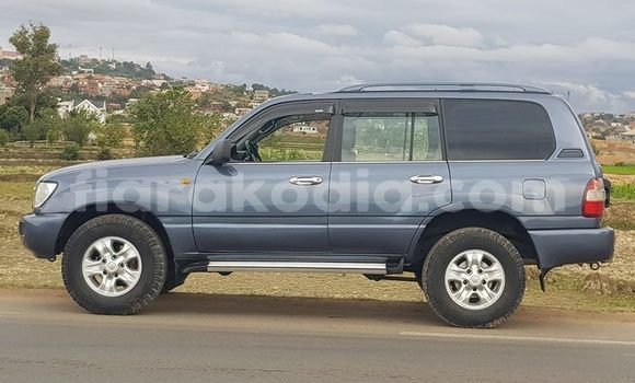 Hividy Toyota Land Cruiser Blue Car in Antananarivo in Analamanga Hividy Toyota Land Cruiser Blue Car in Antananarivo in Analamanga