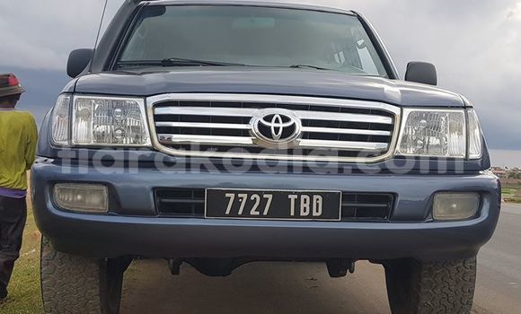 Hividy Toyota Land Cruiser Blue Car in Antananarivo in Analamanga Hividy Toyota Land Cruiser Blue Car in Antananarivo in Analamanga