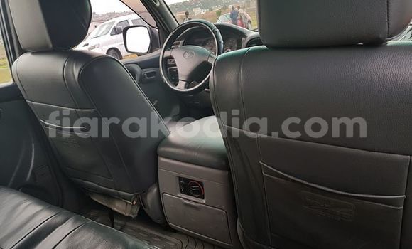 Hividy Toyota Land Cruiser Blue Car in Antananarivo in Analamanga Hividy Toyota Land Cruiser Blue Car in Antananarivo in Analamanga