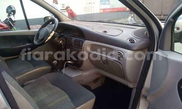 Acheter Occasion Voiture Renault Scenic Gris à Antananarivo, Analamanga Acheter Occasion Voiture Renault Scenic Gris à Antananarivo, Analamanga