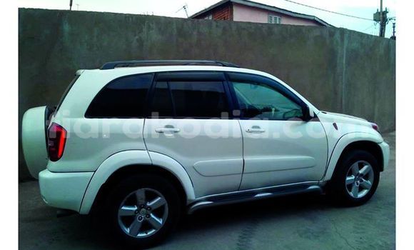 Acheter Occasion Voiture Toyota RAV4 Blanc à Antananarivo, Analamanga Acheter Occasion Voiture Toyota RAV4 Blanc à Antananarivo, Analamanga