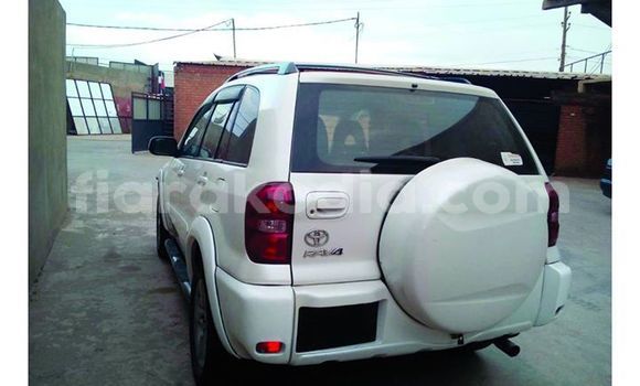 Acheter Occasion Voiture Toyota RAV4 Blanc à Antananarivo, Analamanga Acheter Occasion Voiture Toyota RAV4 Blanc à Antananarivo, Analamanga