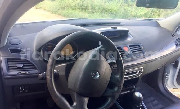 Acheter Occasion Voiture Renault Megane Blanc à Antananarivo, Analamanga Acheter Occasion Voiture Renault Megane Blanc à Antananarivo, Analamanga