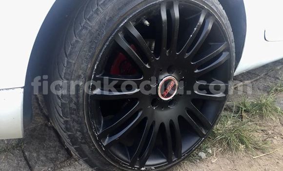 Acheter Occasion Voiture Renault Megane Blanc à Antananarivo, Analamanga Acheter Occasion Voiture Renault Megane Blanc à Antananarivo, Analamanga