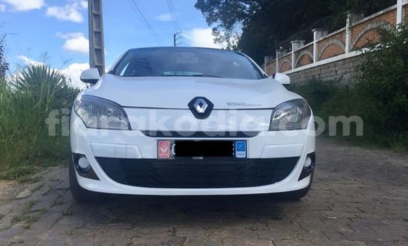 Acheter Occasion Voiture Renault Megane Blanc à Antananarivo, Analamanga Acheter Occasion Voiture Renault Megane Blanc à Antananarivo, Analamanga