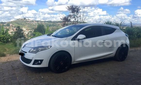 Acheter Occasion Voiture Renault Megane Blanc à Antananarivo, Analamanga Acheter Occasion Voiture Renault Megane Blanc à Antananarivo, Analamanga