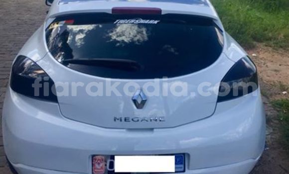 Acheter Occasion Voiture Renault Megane Blanc à Antananarivo, Analamanga Acheter Occasion Voiture Renault Megane Blanc à Antananarivo, Analamanga