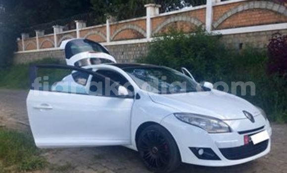 Acheter Occasion Voiture Renault Megane Blanc à Antananarivo, Analamanga Acheter Occasion Voiture Renault Megane Blanc à Antananarivo, Analamanga
