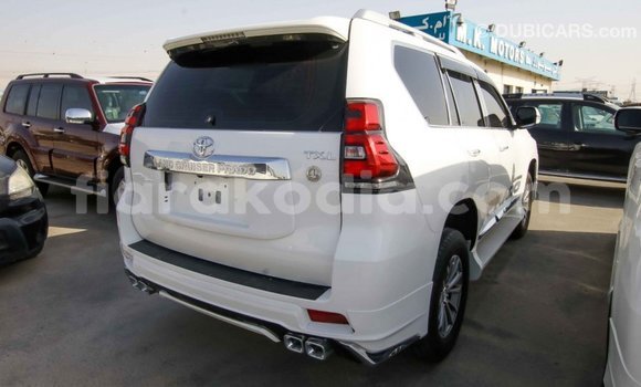 Acheter Import Voiture Toyota Prado Blanc à Import - Dubai, Diana Acheter Import Voiture Toyota Prado Blanc à Import - Dubai, Diana