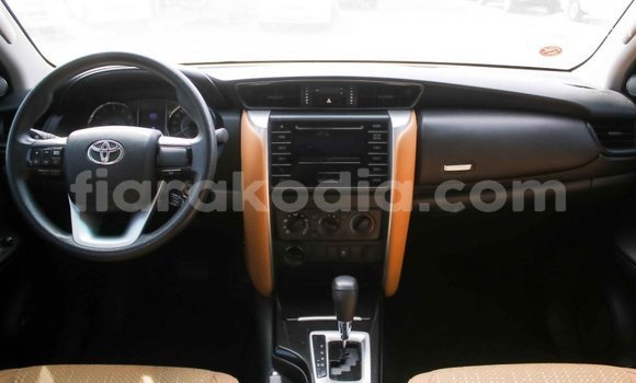 Hividy Toyota Fortuner fotsy Car in Import - Dubai in Diana Hividy Toyota Fortuner fotsy Car in Import - Dubai in Diana