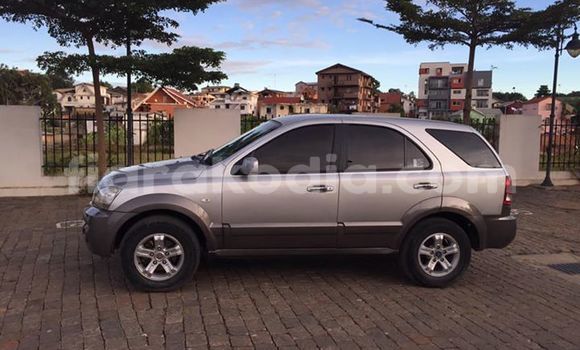 Acheter Occasion Voiture Kia Sorento Gris à Antananarivo, Analamanga Acheter Occasion Voiture Kia Sorento Gris à Antananarivo, Analamanga