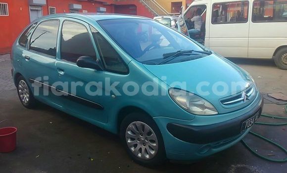 Buy Used Citroen C3 Picasso Blue Car in Antananarivo in Analamanga Buy Used Citroen C3 Picasso Blue Car in Antananarivo in Analamanga