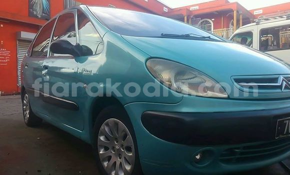 Buy Used Citroen C3 Picasso Blue Car in Antananarivo in Analamanga Buy Used Citroen C3 Picasso Blue Car in Antananarivo in Analamanga