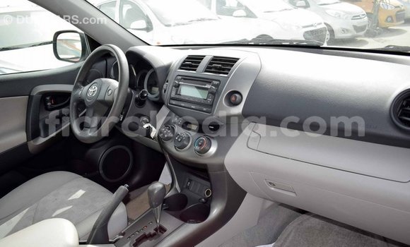 Acheter Import Utilitaire Toyota HiAce Blanc à Import - Dubai, Diana Acheter Import Utilitaire Toyota HiAce Blanc à Import - Dubai, Diana