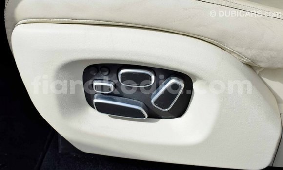 Hividy Land Rover Range Rover fotsy Car in Import - Dubai in Diana Hividy Land Rover Range Rover fotsy Car in Import - Dubai in Diana