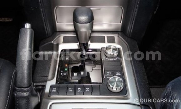 Acheter Import Voiture Toyota Land Cruiser Blanc à Import - Dubai, Diana Acheter Import Voiture Toyota Land Cruiser Blanc à Import - Dubai, Diana