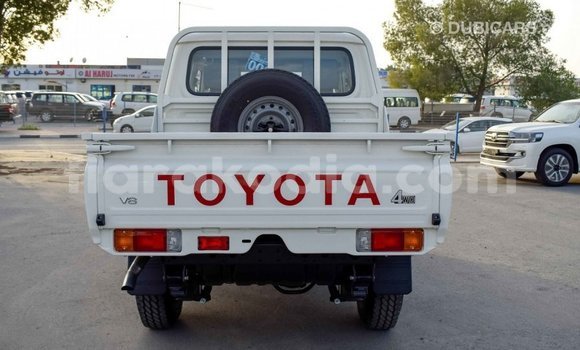 Hividy Toyota Pickup fotsy Car in Import - Dubai in Diana Hividy Toyota Pickup fotsy Car in Import - Dubai in Diana