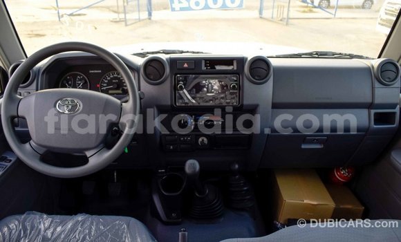 Hividy Toyota Pickup fotsy Car in Import - Dubai in Diana Hividy Toyota Pickup fotsy Car in Import - Dubai in Diana