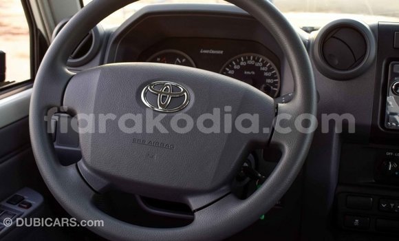 Hividy Toyota Pickup fotsy Car in Import - Dubai in Diana Hividy Toyota Pickup fotsy Car in Import - Dubai in Diana