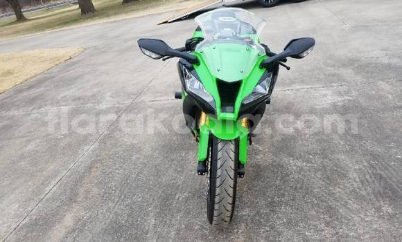 Acheter Occasion Moto Kawasaki Ninja ZX-10R Gris à Antananarivo, Analamanga Acheter Occasion Moto Kawasaki Ninja ZX-10R Gris à Antananarivo, Analamanga