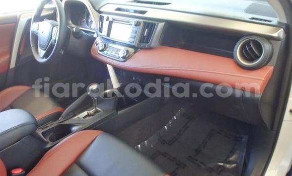 Acheter Occasion Voiture Toyota RAV4 Vert à Antananarivo, Analamanga Acheter Occasion Voiture Toyota RAV4 Vert à Antananarivo, Analamanga