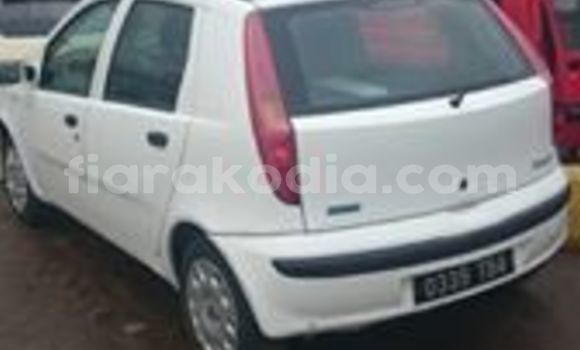 Acheter Occasion Voiture Fiat Punto Blanc à Antananarivo, Analamanga Acheter Occasion Voiture Fiat Punto Blanc à Antananarivo, Analamanga
