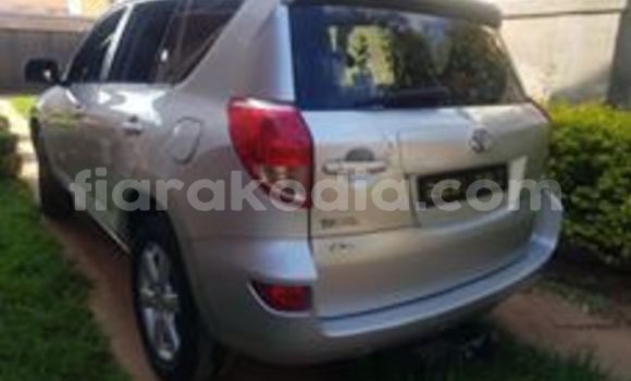 Acheter Occasion Voiture Toyota RAV4 Gris à Antananarivo, Analamanga Acheter Occasion Voiture Toyota RAV4 Gris à Antananarivo, Analamanga