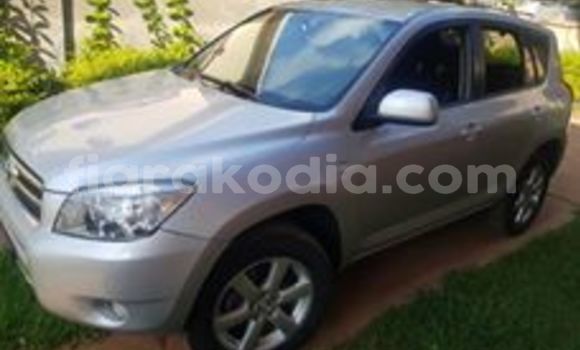 Acheter Occasion Voiture Toyota RAV4 Gris à Antananarivo, Analamanga Acheter Occasion Voiture Toyota RAV4 Gris à Antananarivo, Analamanga