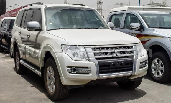 Acheter Import Voiture Mitsubishi Pajero Blanc à Import - Dubai, Diana Acheter Import Voiture Mitsubishi Pajero Blanc à Import - Dubai, Diana