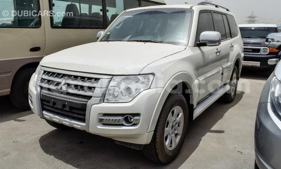 Acheter Import Voiture Mitsubishi Pajero Blanc à Import - Dubai, Diana Acheter Import Voiture Mitsubishi Pajero Blanc à Import - Dubai, Diana