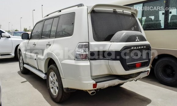 Acheter Import Voiture Mitsubishi Pajero Blanc à Import - Dubai, Diana Acheter Import Voiture Mitsubishi Pajero Blanc à Import - Dubai, Diana